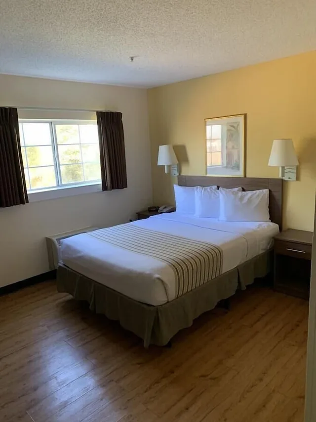 1 Queen Bed - Premium, Micfridge، Motel6 Myrtle Beach, SC 2/5
