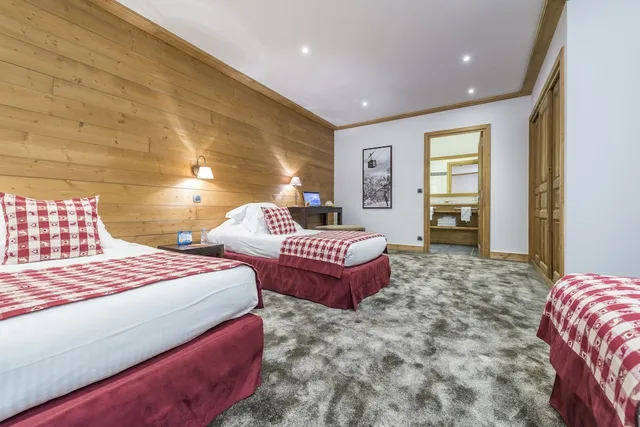 غرفة عائلية بسرير كوين وسريرين منفصلين، Hotel La Chaudanne 1/4