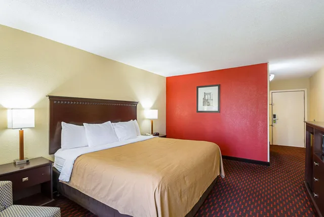 غرفة بسرير مزدوج، Quality Inn & Suites Hagerstown 2/4
