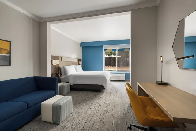 غرفة قياسية بسرير كينج مع أريكة، Holiday Inn Express Hotel And Suites Paso Robles 3/8