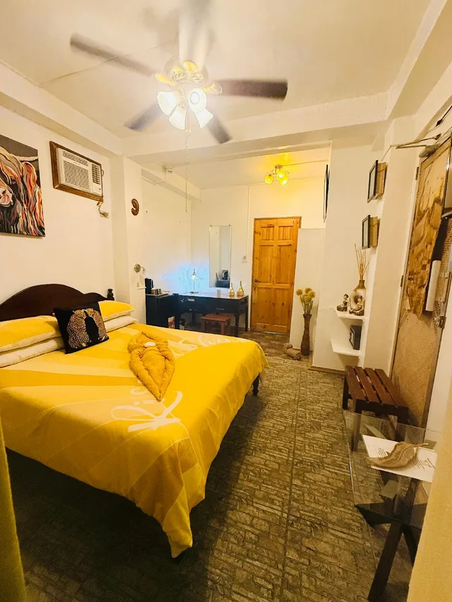 Gold, Lala Panzi Bed And Breakfast 1/3