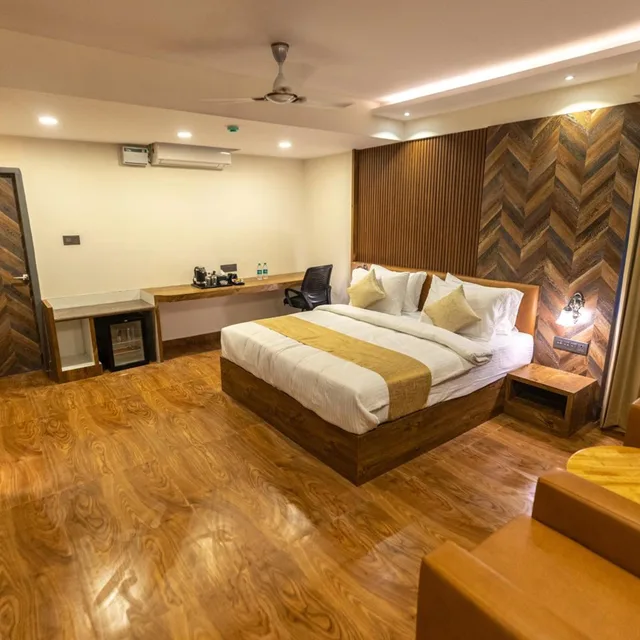 Suite, Clarks Inn Airport Hotel Bangalore 1/3