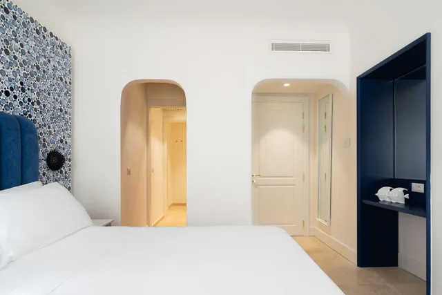 Superior, Queen Bed, Town View، La Residenza Capri 3/5