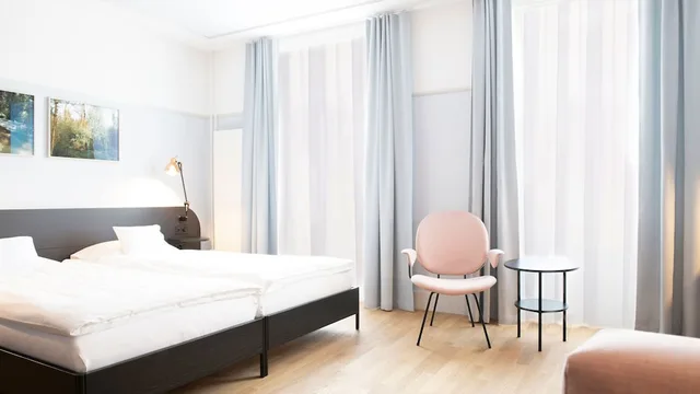 Plus, Twin Beds، Hotel Schützen 1/3