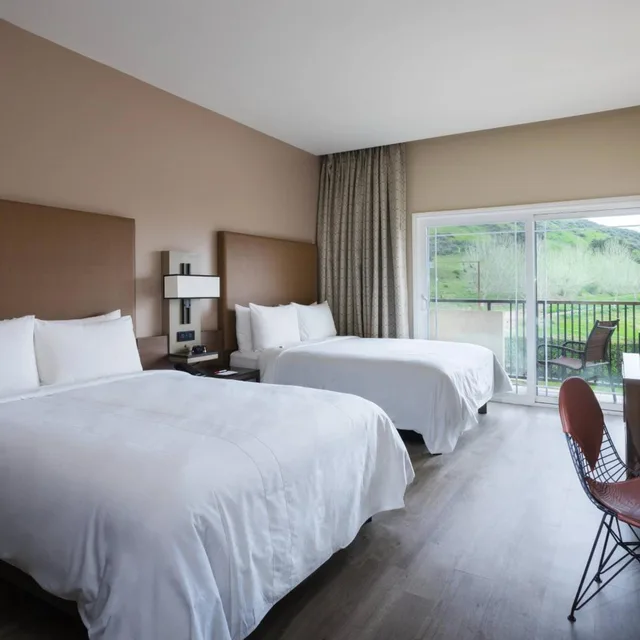 جناح بسريرين كوين بشرفة، Santa Ynez Valley Marriott 1/6