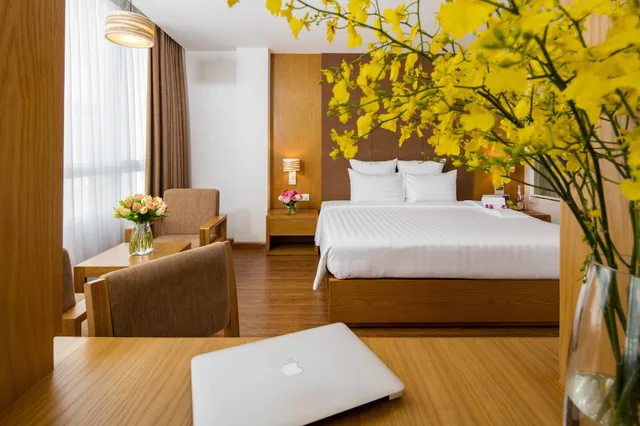 غرفة بريميوم بسرير كينج بحوض استحمام، Paradise Saigon Boutique Hotel 4/7