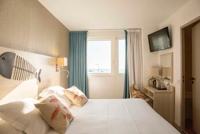 Comfort, Double Bed, Sea Side، The Originals Sete Port Marine 1/7