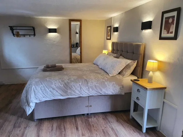 Deluxe, Suite, King and Twin Beds, Courtyard View, The Lower Bell 1/5