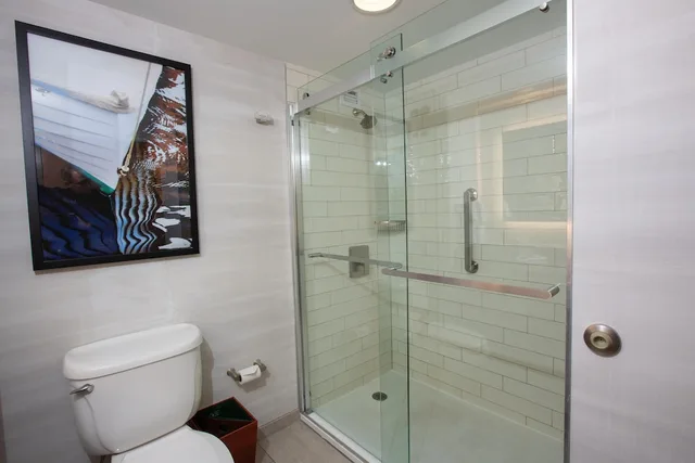 Room, King Bed, with View, DoubleTree by Hilton Hotel Bay City - Riverfront 6/8