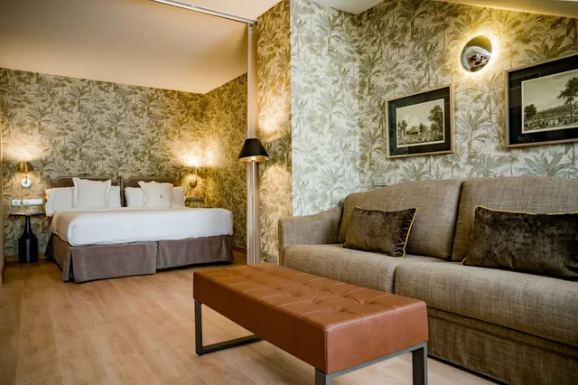 غرفة رباعية بسرير مزدوج مع أريكة، Meninas Hotel 2/3
