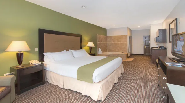 جناح بسرير كينج بغرفة نوم واحدة، Holiday Inn Express Hotel And Suites Chicago Deerfield Lincoln 2/3