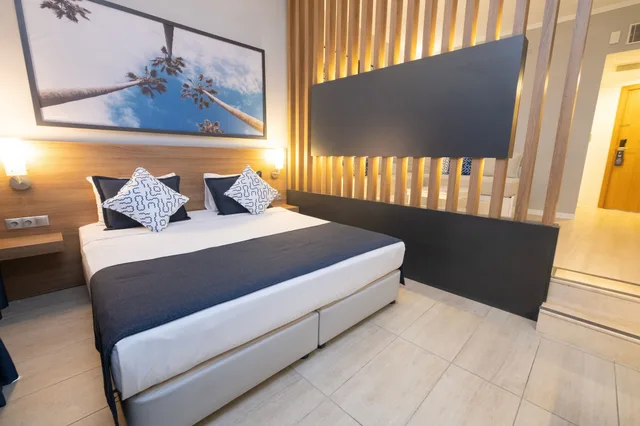 غرفة قياسية بسرير مزدوج مع أريكة، TUI Blue Tropical 2/10