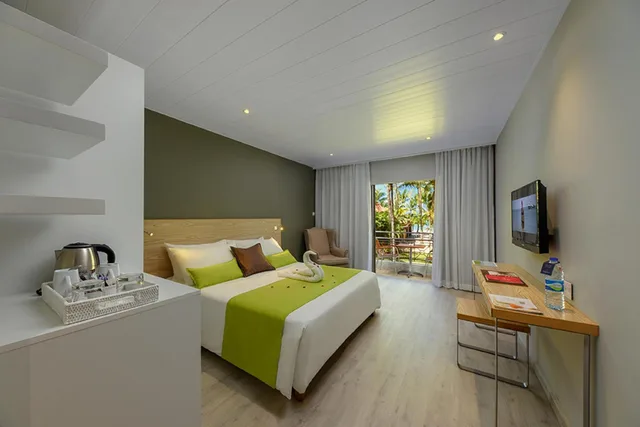Honeymoon, Grand, Bay, Queen Bed، Mauricia Beachcomber Resort Spa 1/1