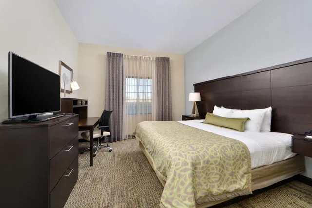 جناح بسريرين مزدوجين وسرير كينج بغرفتي نوم لذوي الإعاقة، STAYBRIDGE SUITES ROCHESTER COMMERCE DR NW 1/4