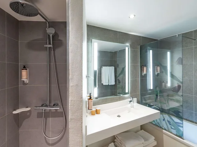 جناح بسرير مزدوج مع أريكة، Mercure Paris La Defense 4/7