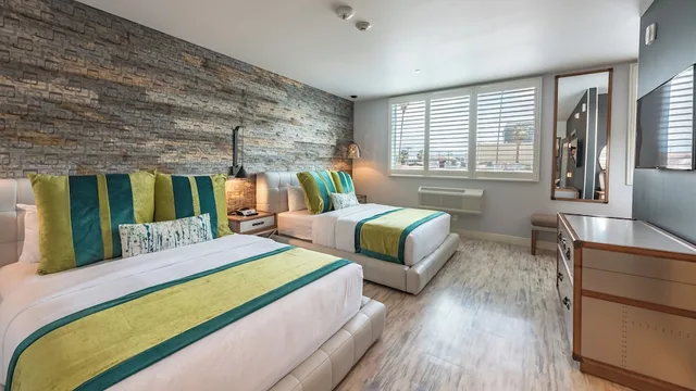 Preferred, 2 Queen Beds، Lexen Hotel-North Hollywood Near Universal 1/5