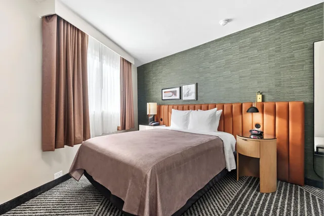 غرفة بسرير كوين، Royal Palace Westwood 1/5