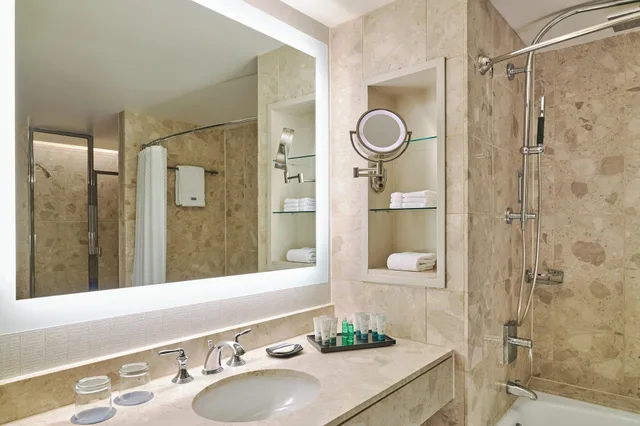 غرفة بسريرين مزدوجين، Westin Chicago River North 6/8