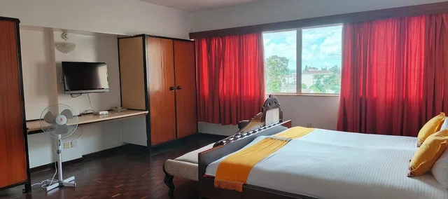Penthouse, King Bed, 2 Double and Twin Beds, Queen Bed، The Kenya Comfort Hotel Suites 3/8