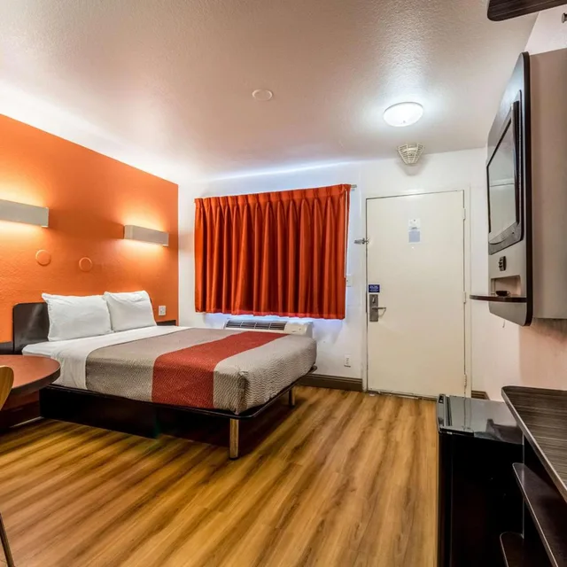 غرفة بسرير كوين للمدخنين، Motel6 Garland, TX - Dallas 1/10