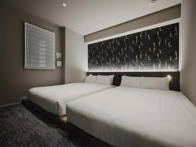 جناح ياباني بسريرين مزدوجين وفرشتي فوتون بشرفة بغرفة نوم واحدة مع أريكة، MONday Apart Premium Asakusa 4/10