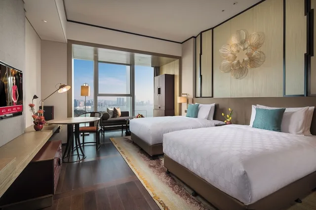 Standard, 2 Double Beds, Bay View، Hualuxe Hotels Resorts Xiamen Haicang 1/9