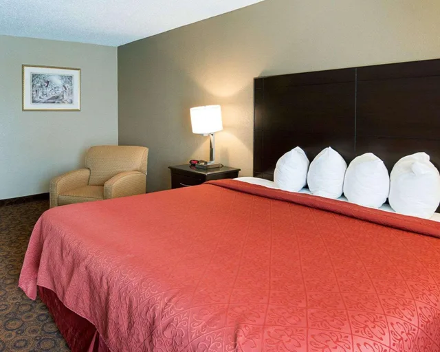 غرفة بزنس بسرير كينج، Quality Inn Magnolia, AR 2/3