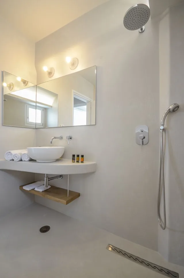 جناح ديلوكس بسرير مزدوج مع أريكة بمنطقة جلوس، Antony Suites 2/2