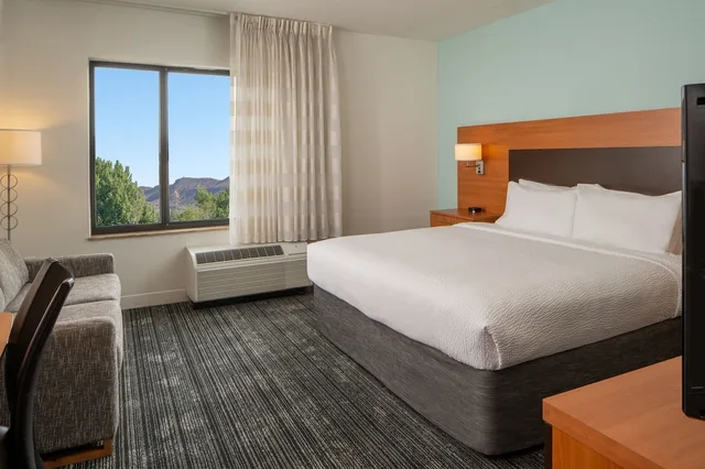 Studio, King Bed, Sofa, Towneplace Suites Vernal 1/6