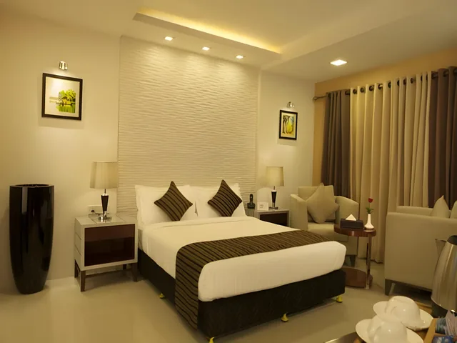 Emerald، Abaam Hotel 2/2