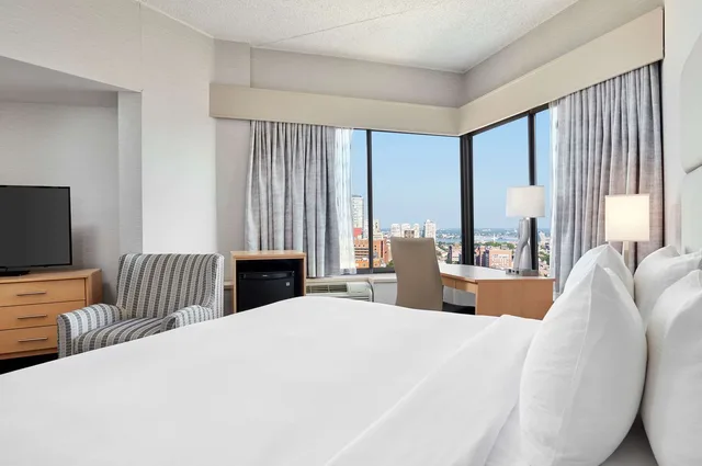 غرفة بسرير كينج بإطلالة على المدينة في طابق مرتفع، Doubletree By Hilton Hotel Philadelphia Center City 1/3