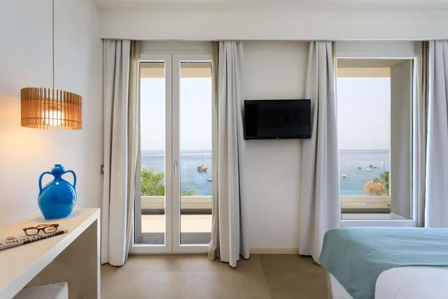 غرفة ديلوكس بسرير كينج بإطلالة على البحر، Albatros Beach Hotel 10/10