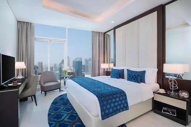 2 Bedrooms, Suite, King Bed, City Skyline View, Balcony، DAMAC Maison Distinction 2/2