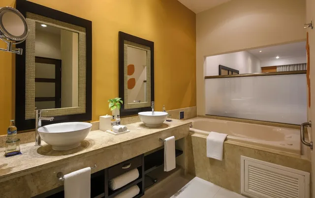 Royal, Swim Up, Retreat, Suite, King Bed، El Dorado Seaside Palms All Inclusive 1/1