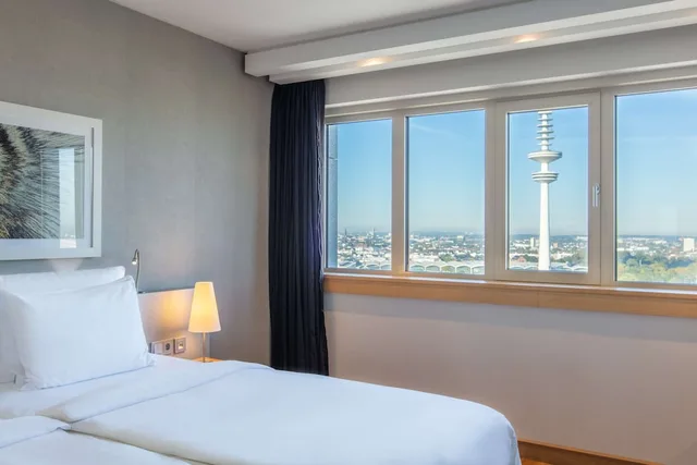 غرفة قياسية بسريرين منفصلين، Radisson Blu Hotel Hamburg 5/10