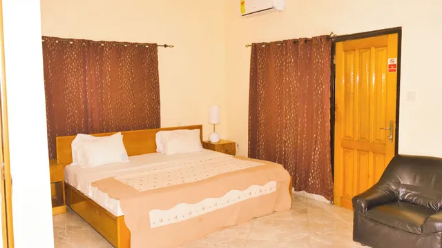 غرفة قياسية بسرير كوين بشرفة، Jenos Hotels 1/3