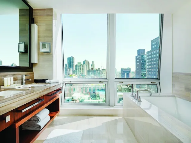 1 Bedroom, Suite, King Bed, Empire Building View, Club Lounge Access، The Langham New York Fifth Avenue 3/3