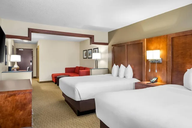 جناح بسريرين كوين مع أريكة لذوي الإعاقة، Comfort Suites Grand Rapids North 2/4