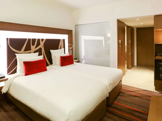 غرفة قياسية بسريرين منفصلين، Novotel New Delhi Aerocity 2/10