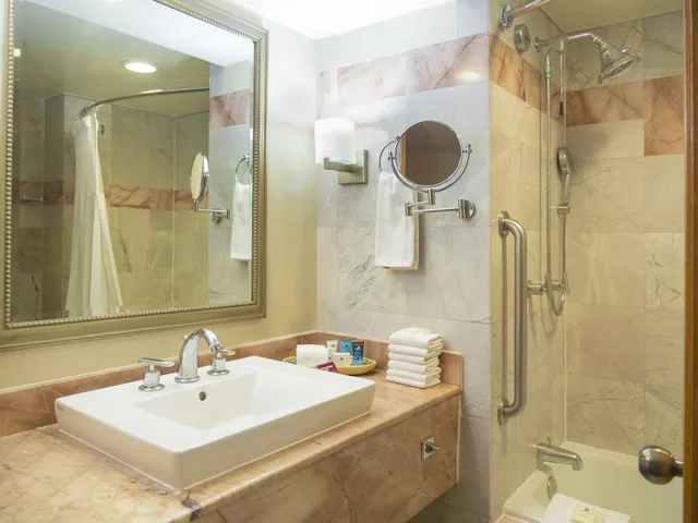 غرفة قياسية بسرير مزدوج، Crowne Plaza Monterrey 6/7