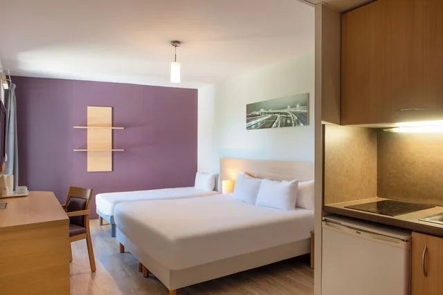 Room, Triple, 3 Beds, Eastlodge Lyon Est Eurexpo 3/4