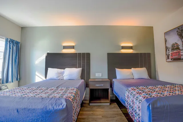 2 Full Beds Non-Smoking، Sunrise Inn by OYO Titusville FL 1/8