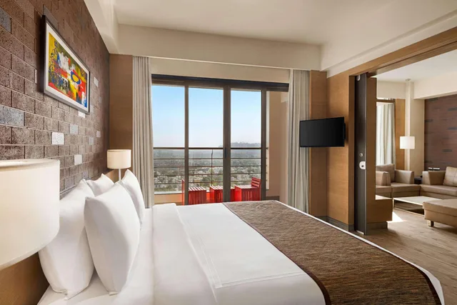 جناح تنفيذي بسرير كينج، Wyndham Ahmedabad 1/1
