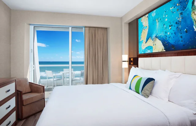1 Bedroom, Suite, King Bed, Ocean Front, Sofa, Accessible، Conrad Fort Lauderdale Beach 1/10