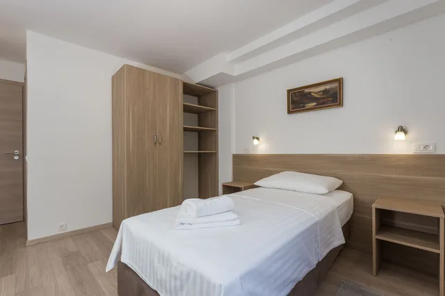 غرفة بسريرين منفصلين بإطلالة على البحر، Hotel Vimbula 4/8