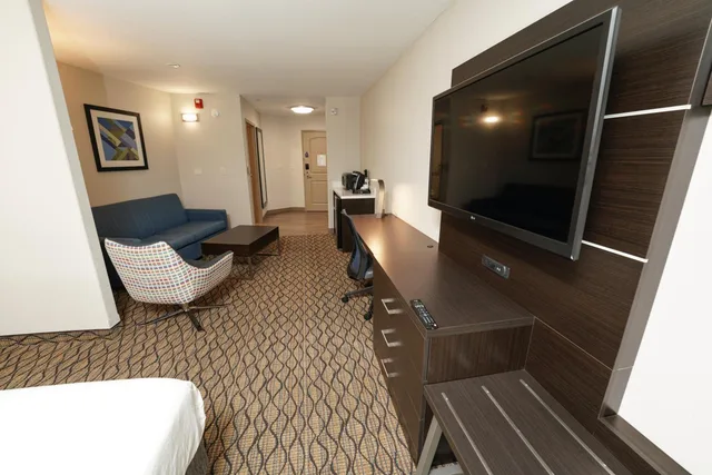 غرفة قياسية بسريرين كوين مع أريكة لذوي الإعاقة، Holiday Inn Express Hotel And Suites Springfield Medical District 8/10