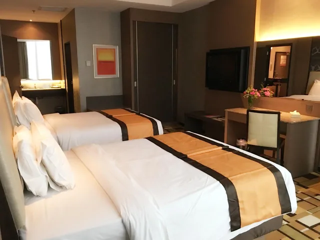 Family Suite, King and Twin Beds, Grand Paragon 2/2
