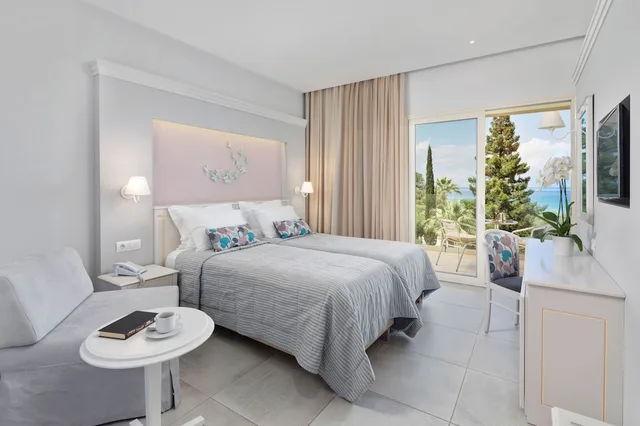 غرفة سوبيريور بسريرين منفصلين بإطلالة على البحر، Delfinia Hotel 4/4