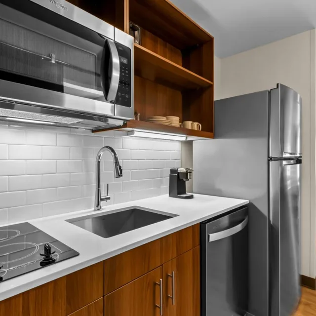 Efficiency, King Bed, Sofa، Everhome Suites Ocala I-75 North 2/5