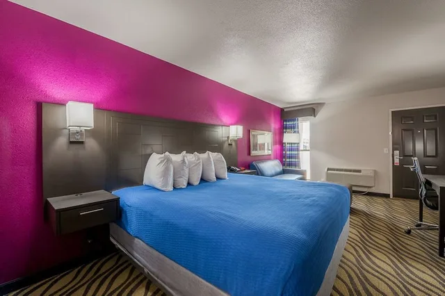 غرفة قياسية بسريرين كوين، Stratford House Inns - Edmond 1/1